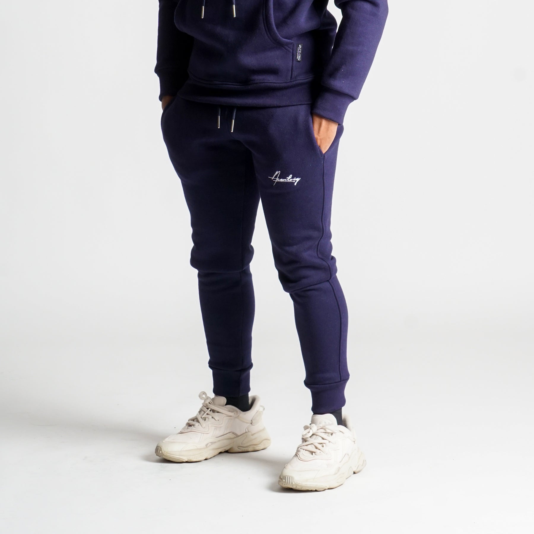 Slim-Fit Classic Sweatpants (Navy Blue)